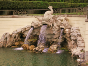 La fontana dei tre delfini
