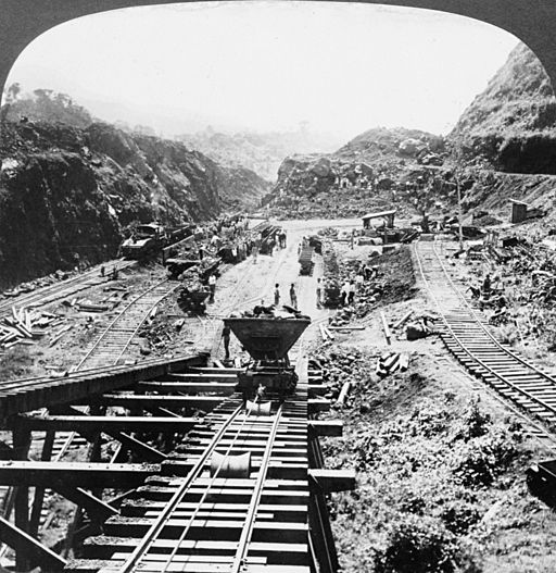 The famous Culebra Cut, Panama Canal, 1907.  By H.C. White Co. [Public domain], via Wikimedia Commons.