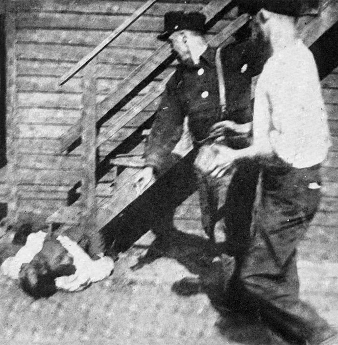 African American being stoned by whites during 1919 Chicago race riot. By Chicago Commission on Race Relations. Schomburg Center for Research in Black Culture, Jean Blackwell Hutson Research and Reference Division, The New York Public Library [Public domain], via Wikimedia Commons