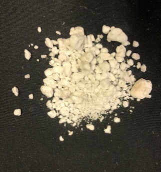 A small mound of white perlite pellets of varing size