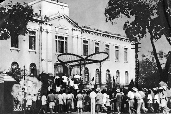 photo of large group of people in front of a building