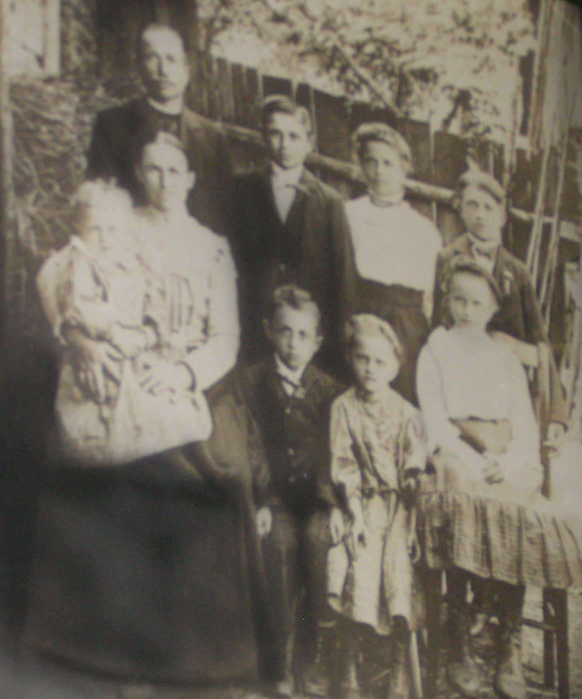 Victorian fashion farm family picture