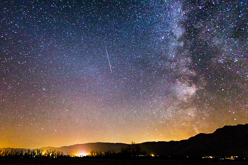 Perseid meteor and the Milky Way in Borrego Springs, California. (Credit: slworking2 on Flickr, CC BY-NC-SA 2.0)
